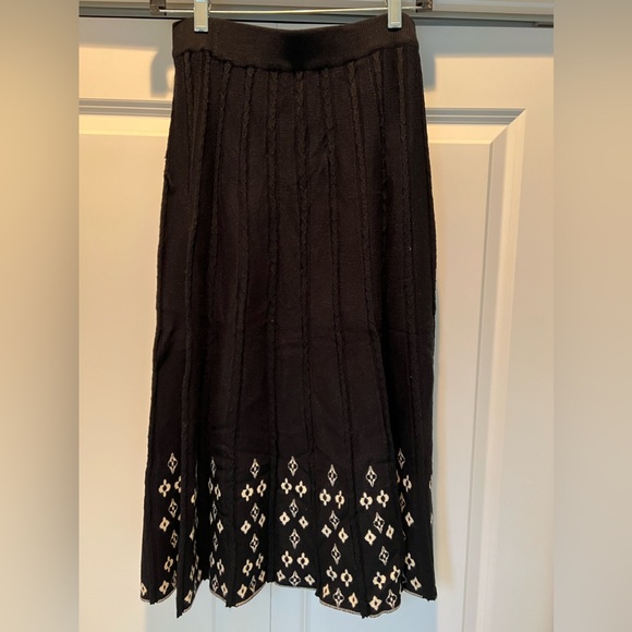 <4/$30 max studio> knit skirt - Picture 1 of 4